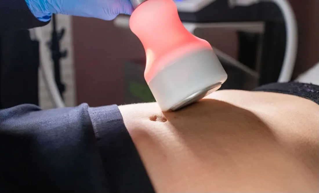 A temperature-based treatment handpiece applied to the torso